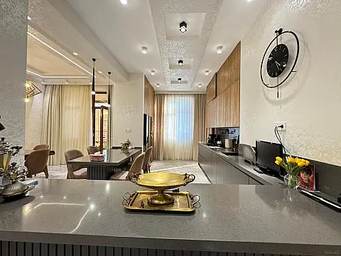 Satılır 3 otaqlı mənzil 153 m²
