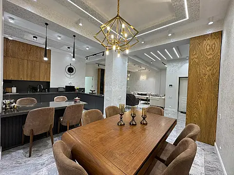 Satılır 3 otaqlı mənzil 153 m²