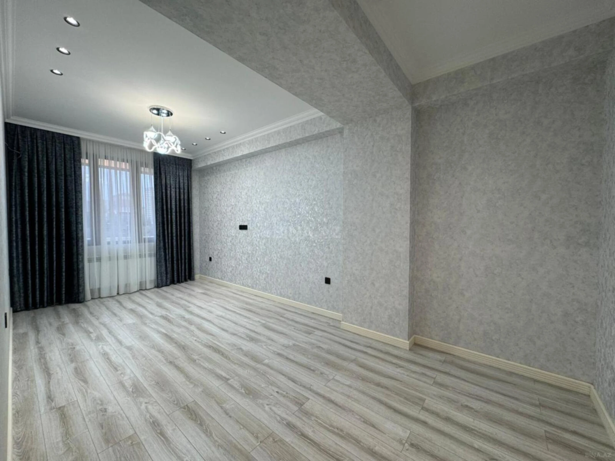 Satılır 3 otaqlı mənzil 145 m²