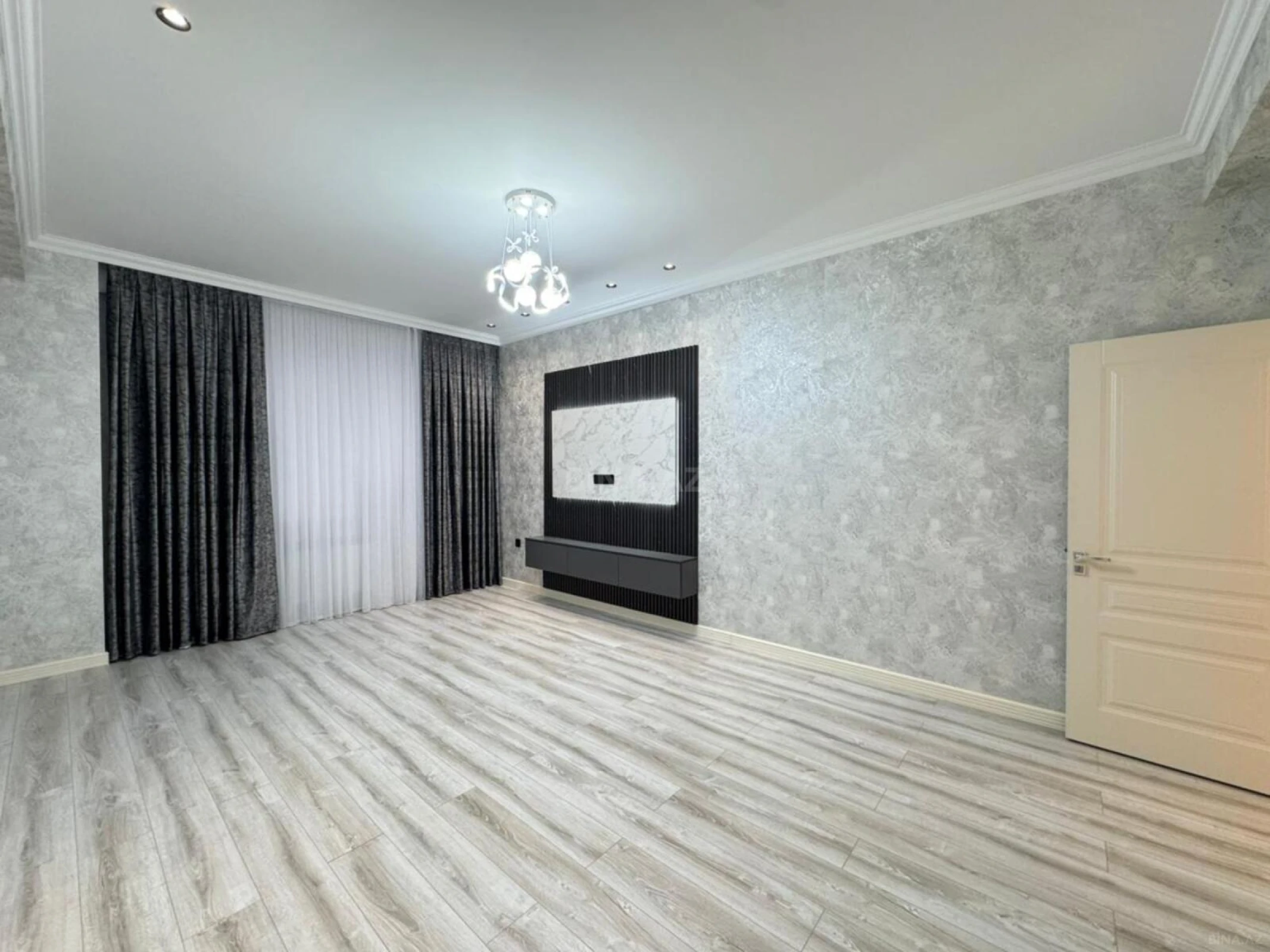 Satılır 3 otaqlı mənzil 145 m²