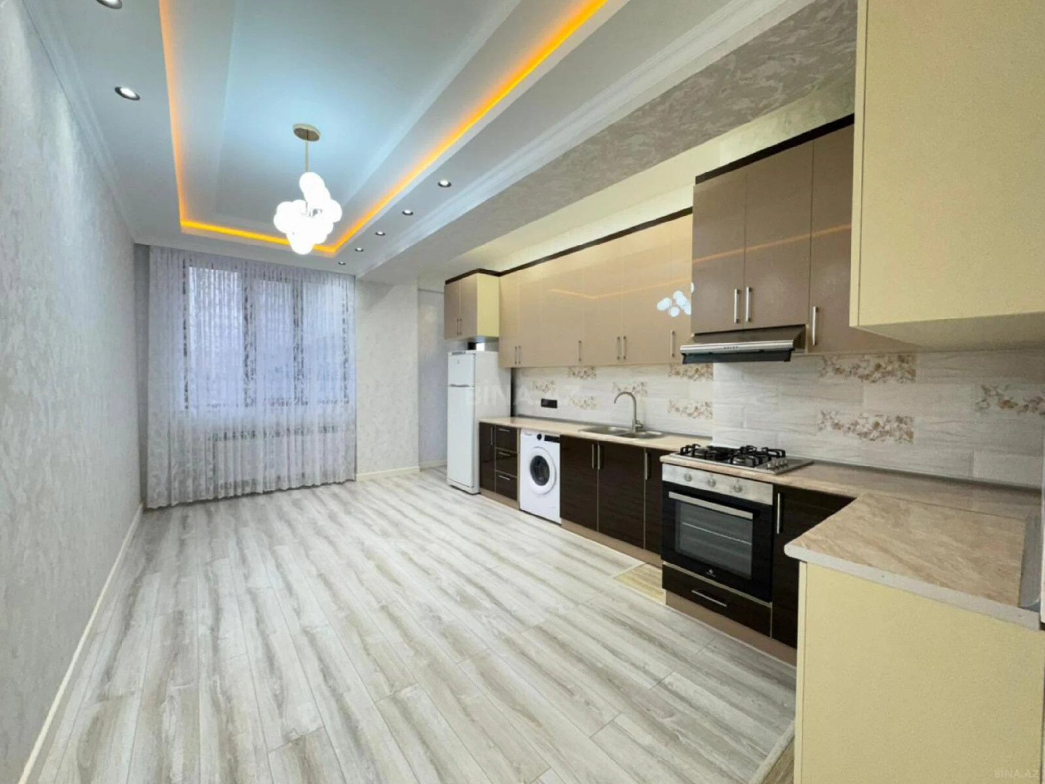 Satılır 3 otaqlı mənzil 145 m²