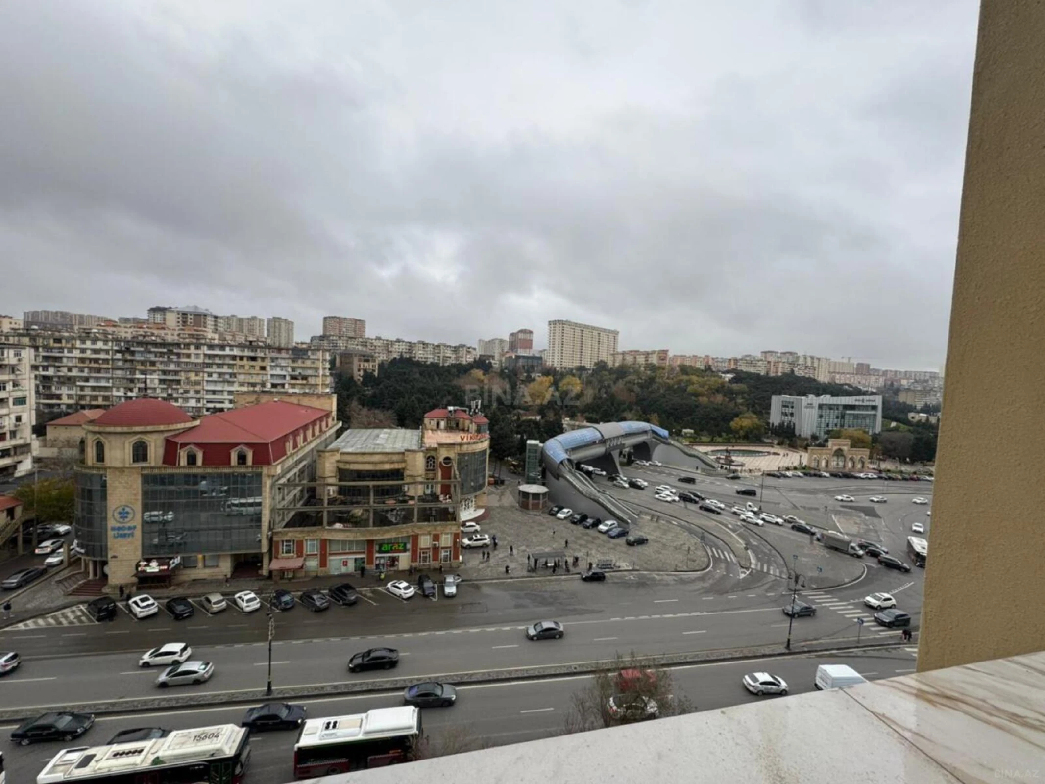 Satılır 3 otaqlı mənzil 145 m²