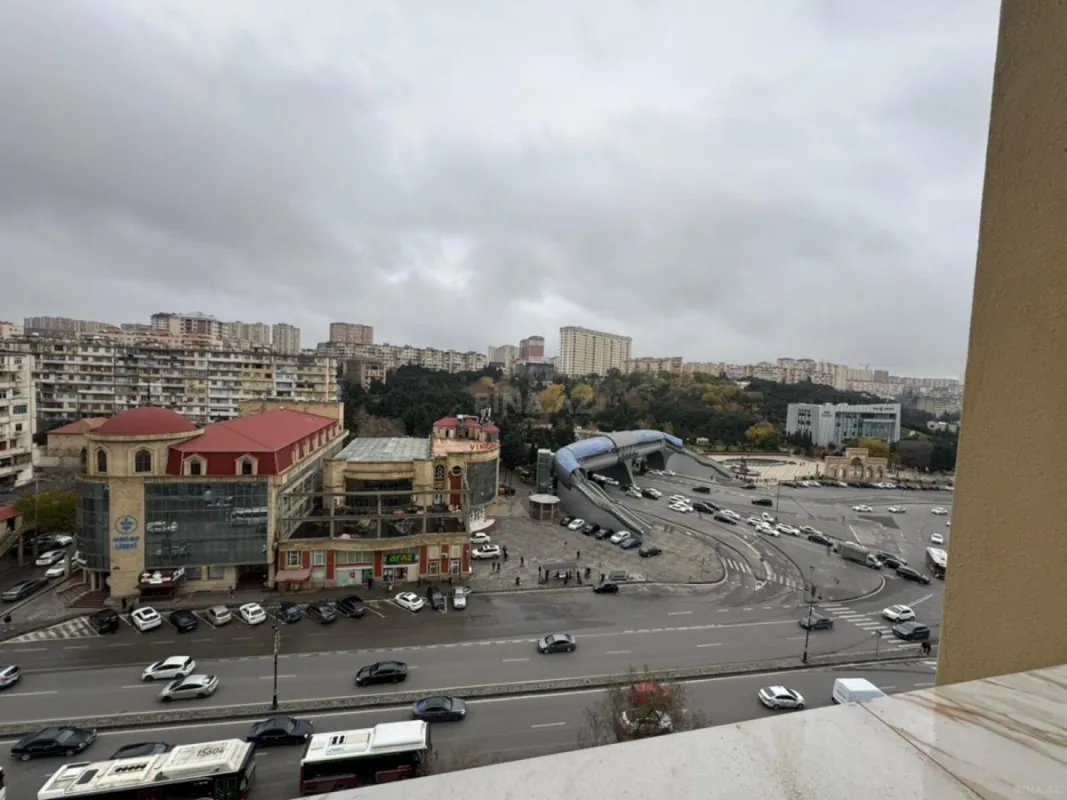 Satılır 3 otaqlı mənzil 145 m²