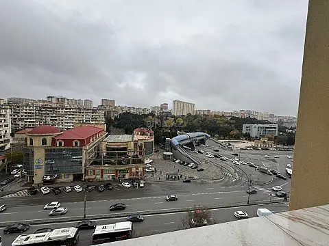 Satılır 3 otaqlı mənzil 145 m²