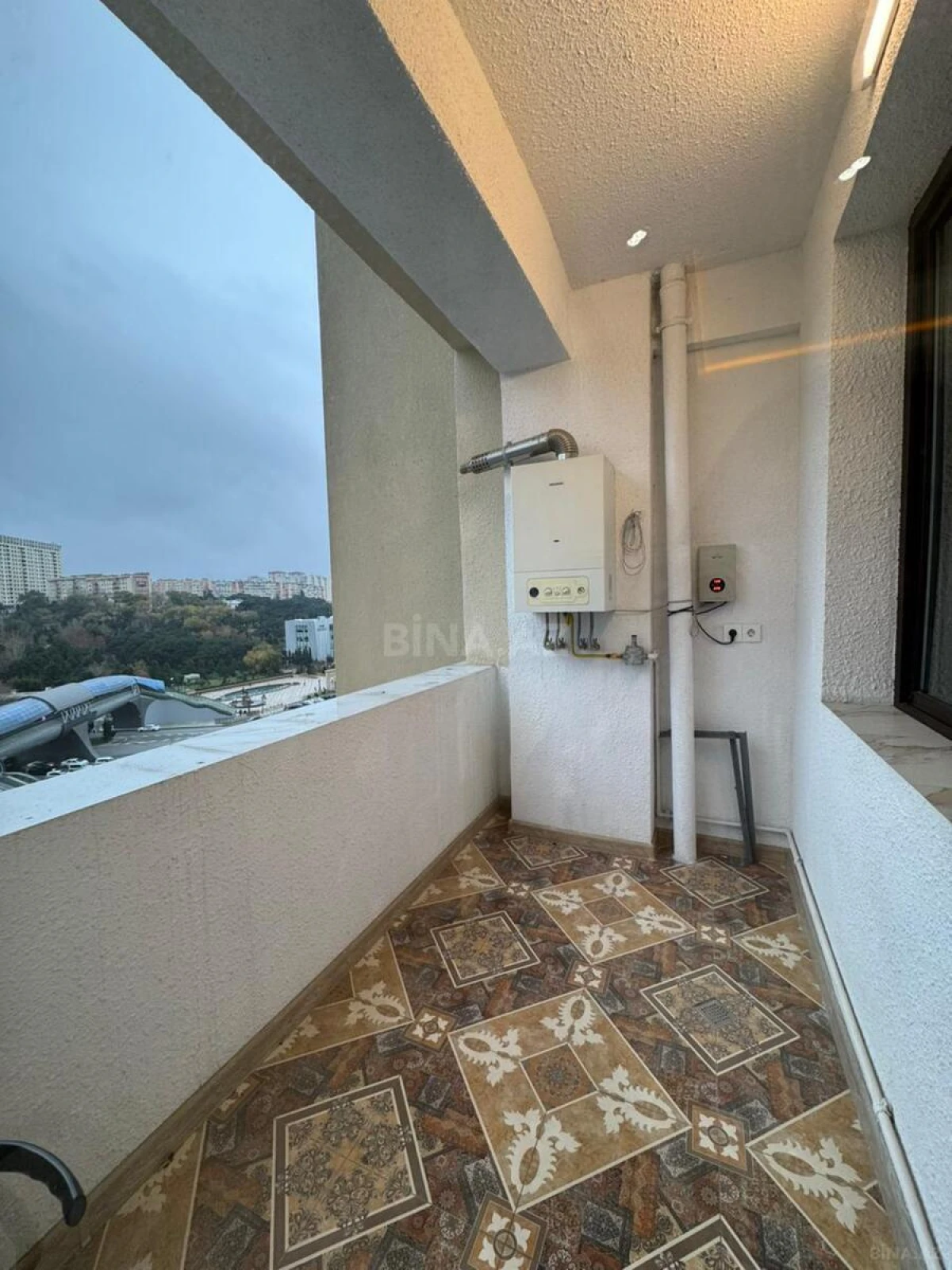 Satılır 3 otaqlı mənzil 145 m²
