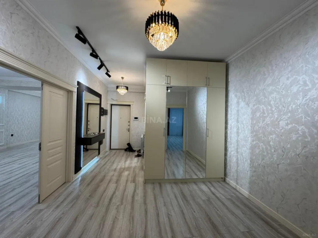 Satılır 3 otaqlı mənzil 145 m²