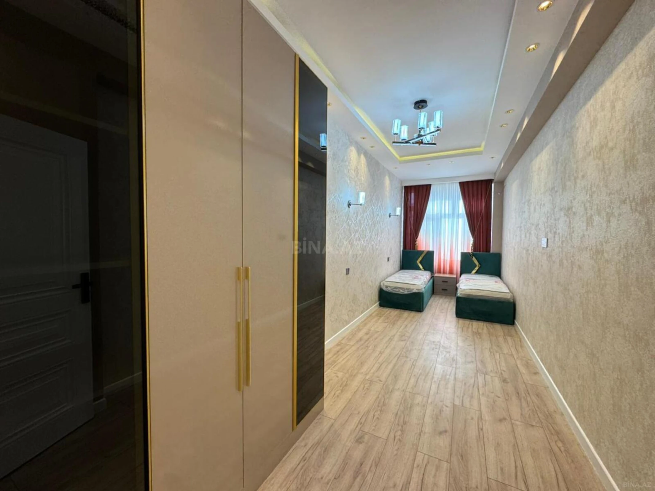 Satılır 3 otaqlı mənzil 113 m²