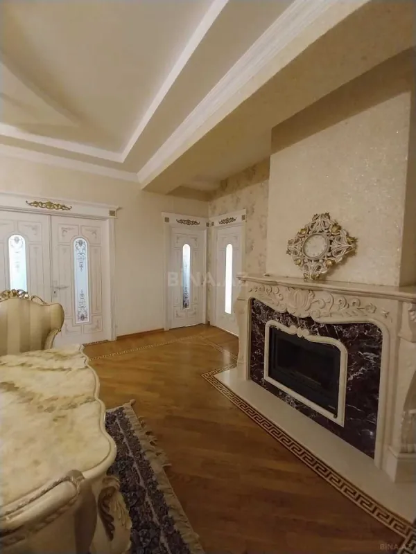 Satılır 3 otaqlı mənzil 176 m²