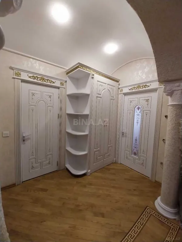 Satılır 3 otaqlı mənzil 176 m²