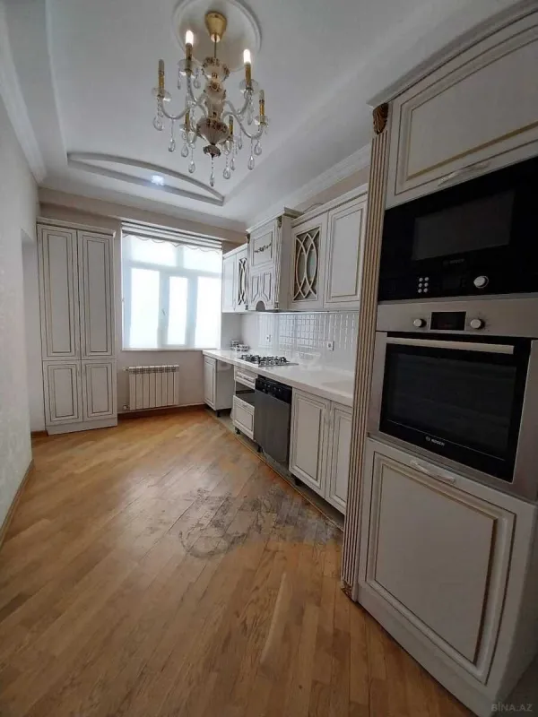 Satılır 3 otaqlı mənzil 176 m²