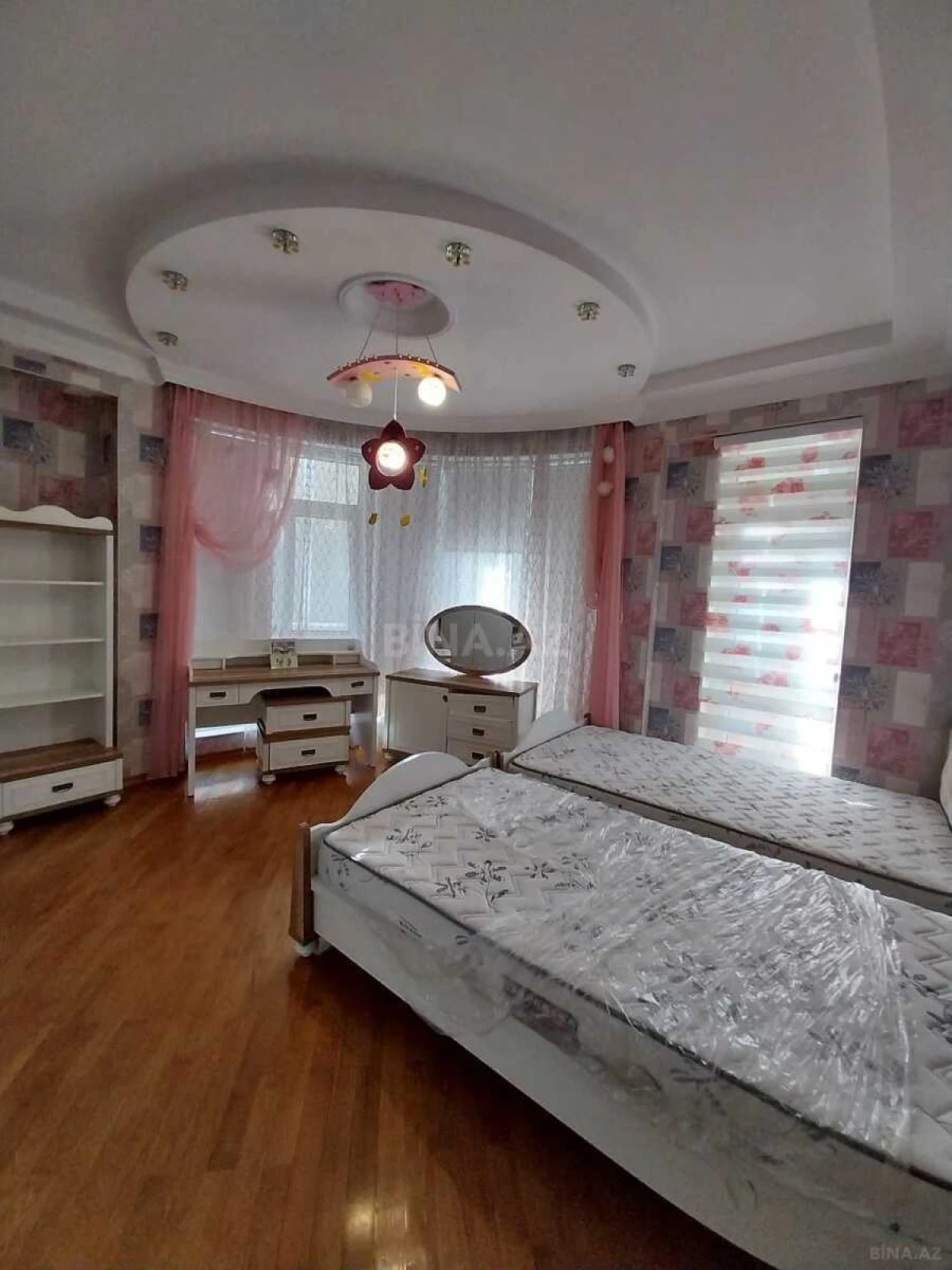 Satılır 3 otaqlı mənzil 176 m²
