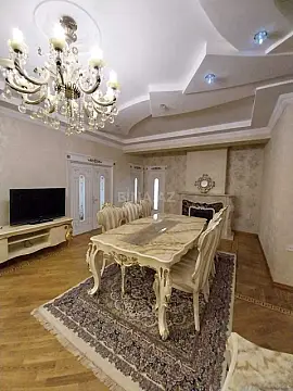 Satılır 3 otaqlı mənzil 176 m²