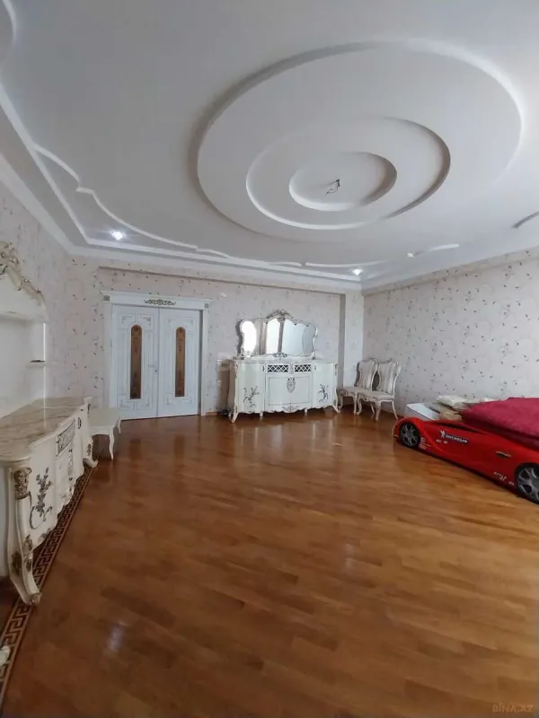 Satılır 3 otaqlı mənzil 176 m²