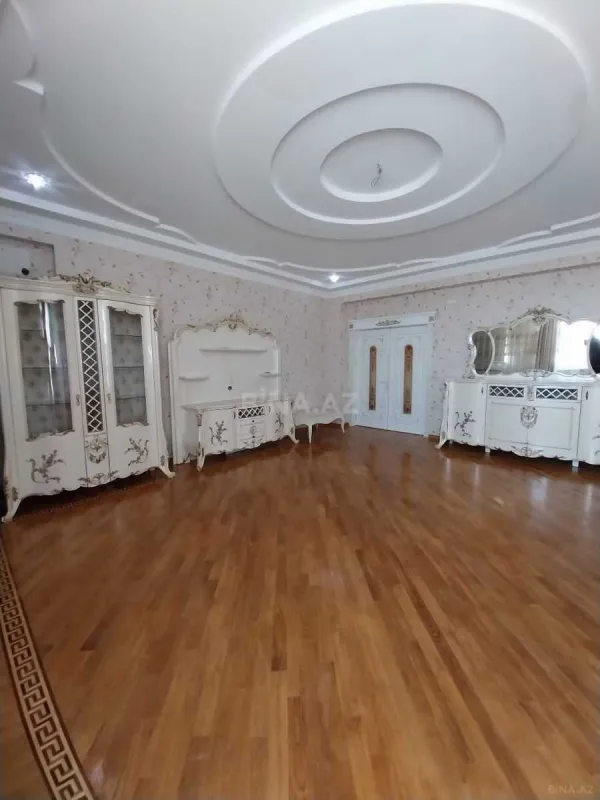 Satılır 3 otaqlı mənzil 176 m²