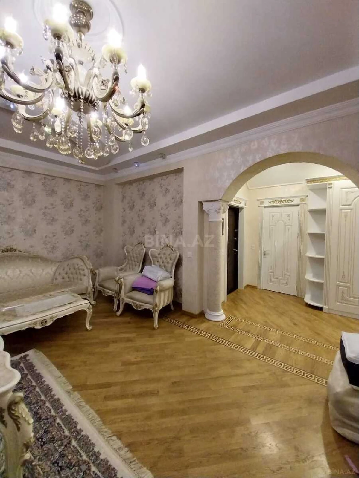 Satılır 3 otaqlı mənzil 176 m²