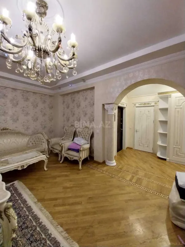 Satılır 3 otaqlı mənzil 176 m²