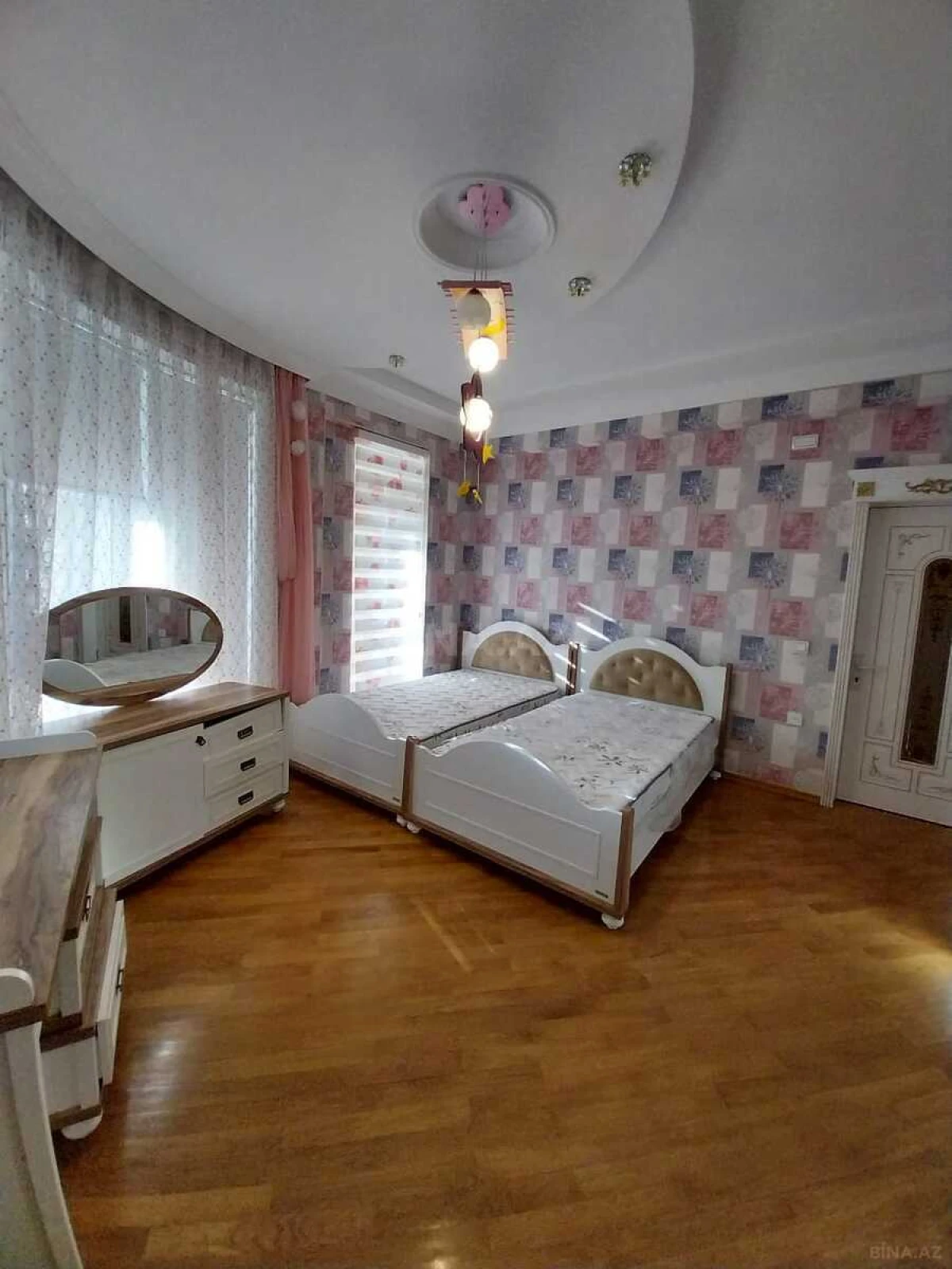 Satılır 3 otaqlı mənzil 176 m²