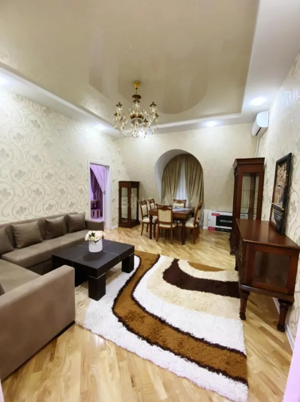 Satılır 3 otaqlı mənzil 105 m²