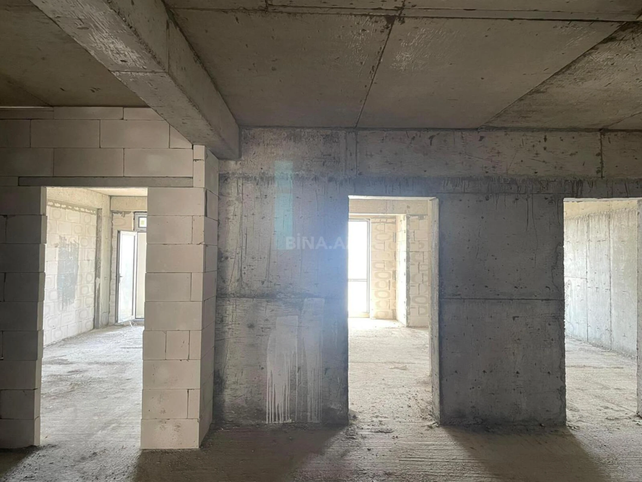 Satılır 3 otaqlı mənzil 125 m²