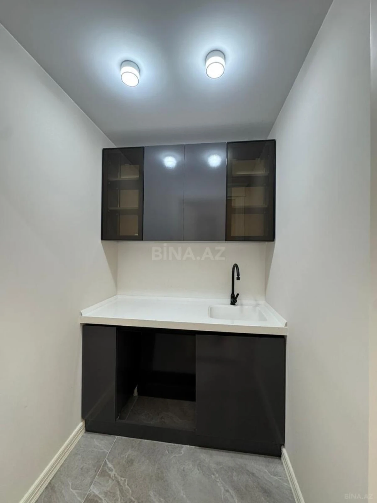 Satılır 4 otaqlı mənzil 180 m²