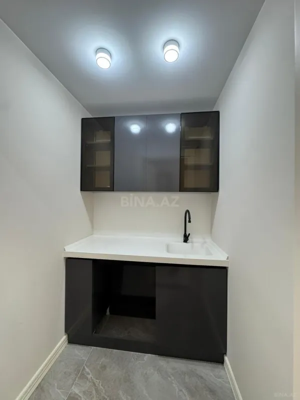 Satılır 4 otaqlı mənzil 180 m²