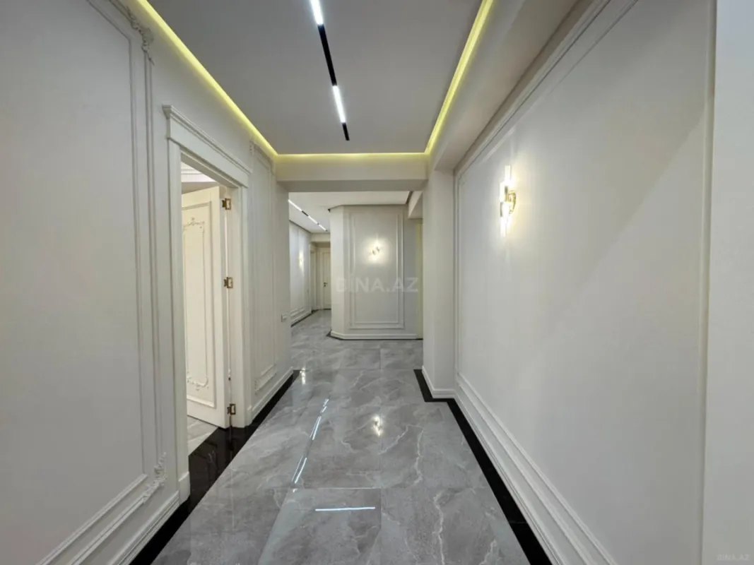 Satılır 4 otaqlı mənzil 180 m²