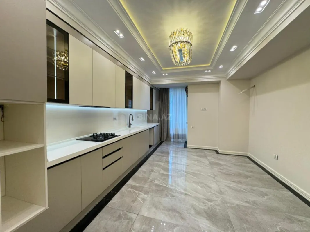 Satılır 4 otaqlı mənzil 180 m²