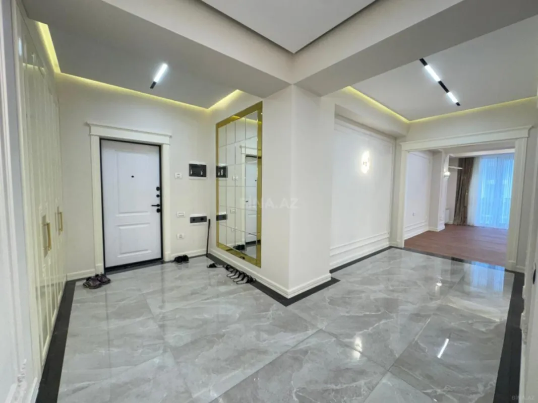 Satılır 4 otaqlı mənzil 180 m²