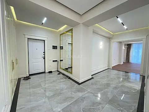 Satılır 4 otaqlı mənzil 180 m²
