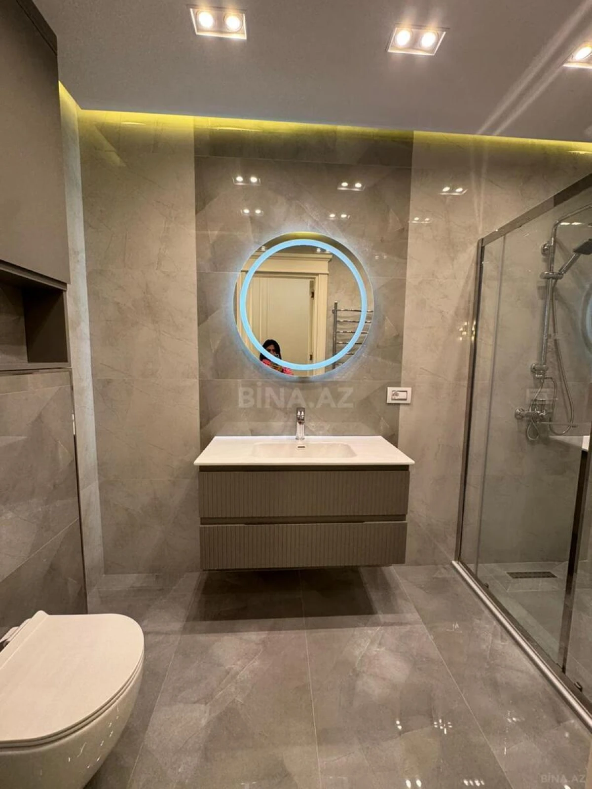 Satılır 4 otaqlı mənzil 180 m²