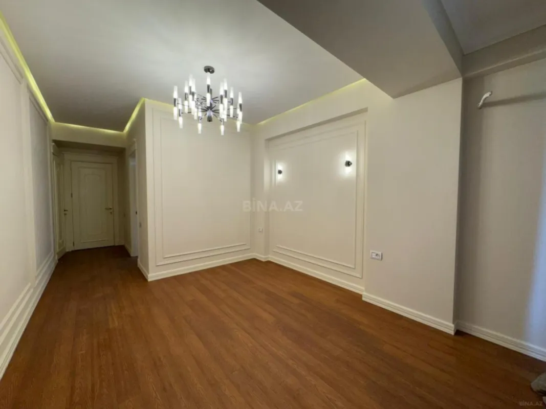 Satılır 4 otaqlı mənzil 180 m²