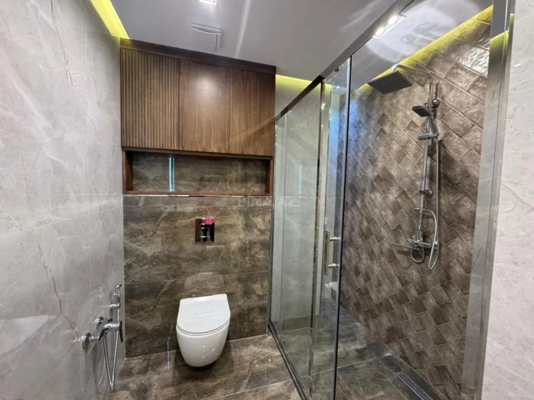 Satılır 4 otaqlı mənzil 180 m²