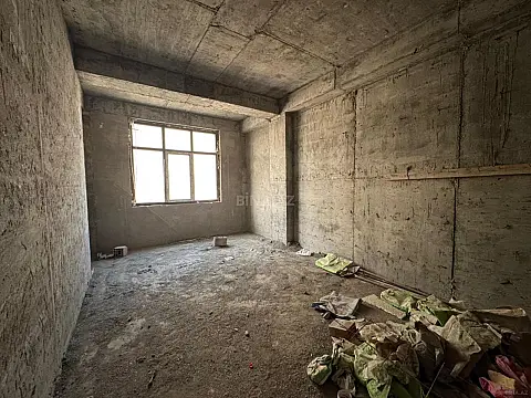 Satılır 4 otaqlı mənzil 219 m²