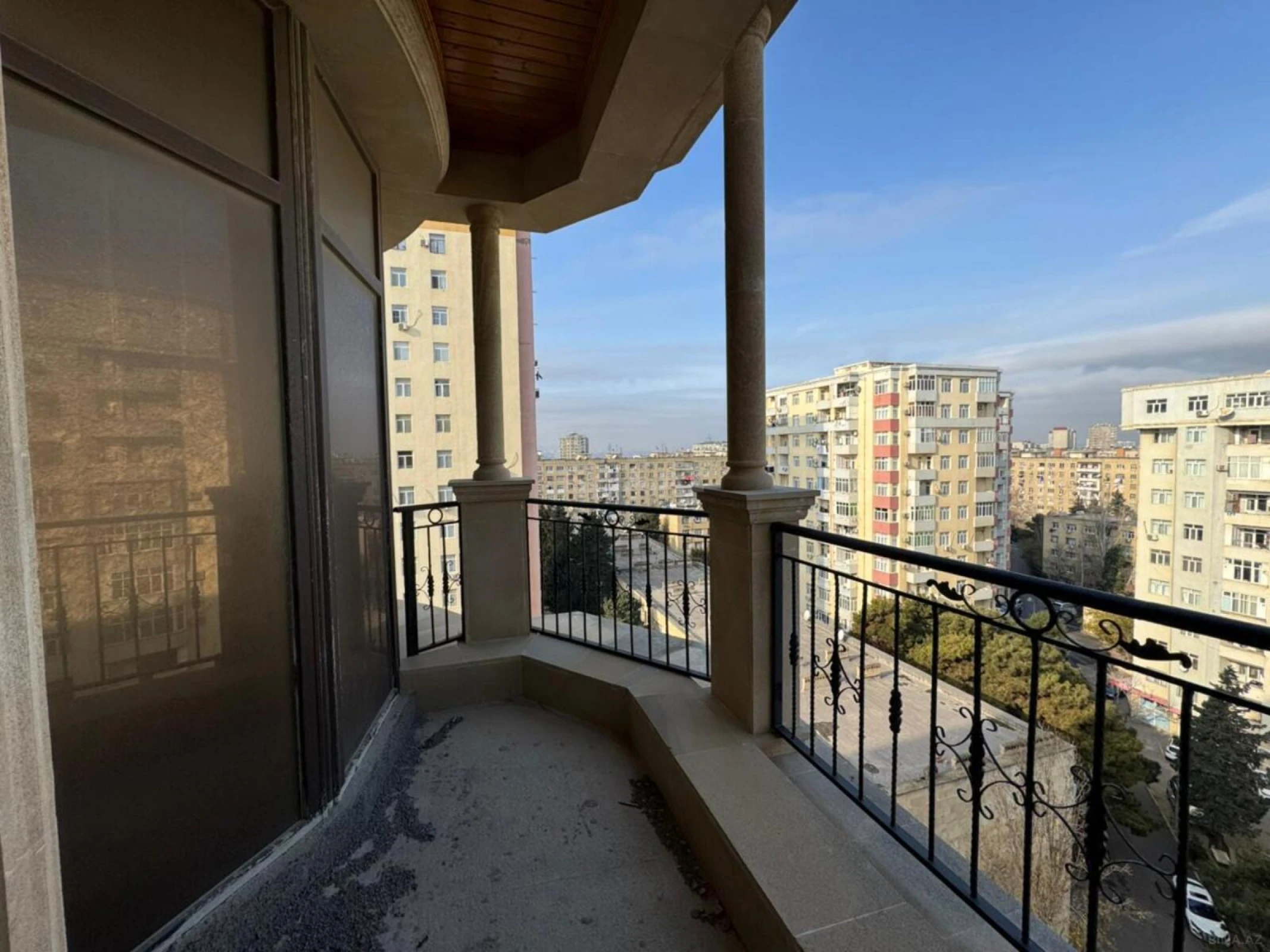Satılır 4 otaqlı mənzil 219 m²