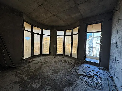 Satılır 4 otaqlı mənzil 219 m²