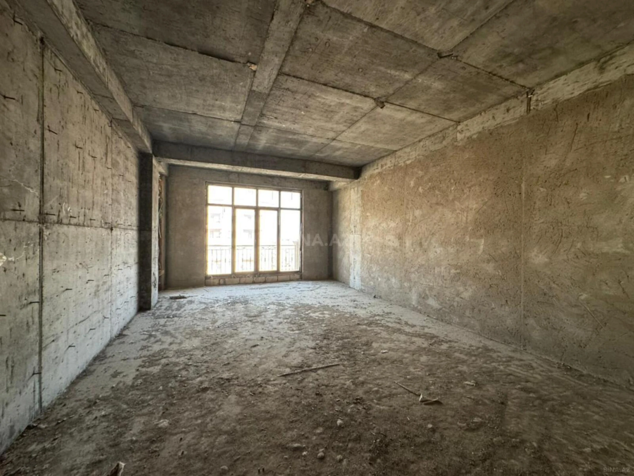 Satılır 4 otaqlı mənzil 219 m²