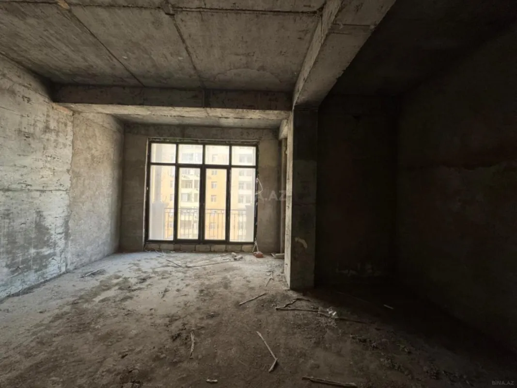 Satılır 4 otaqlı mənzil 219 m²