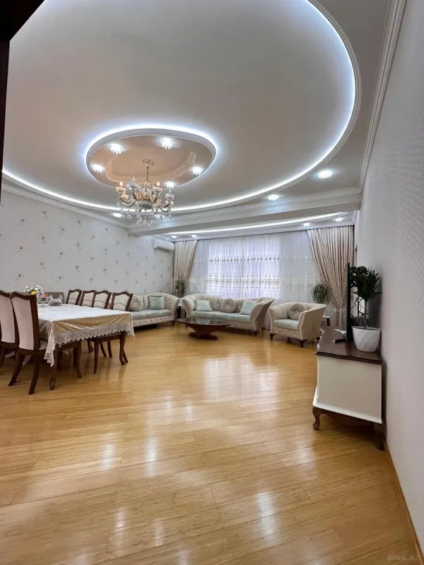 Satılır 4 otaqlı mənzil 183 m²