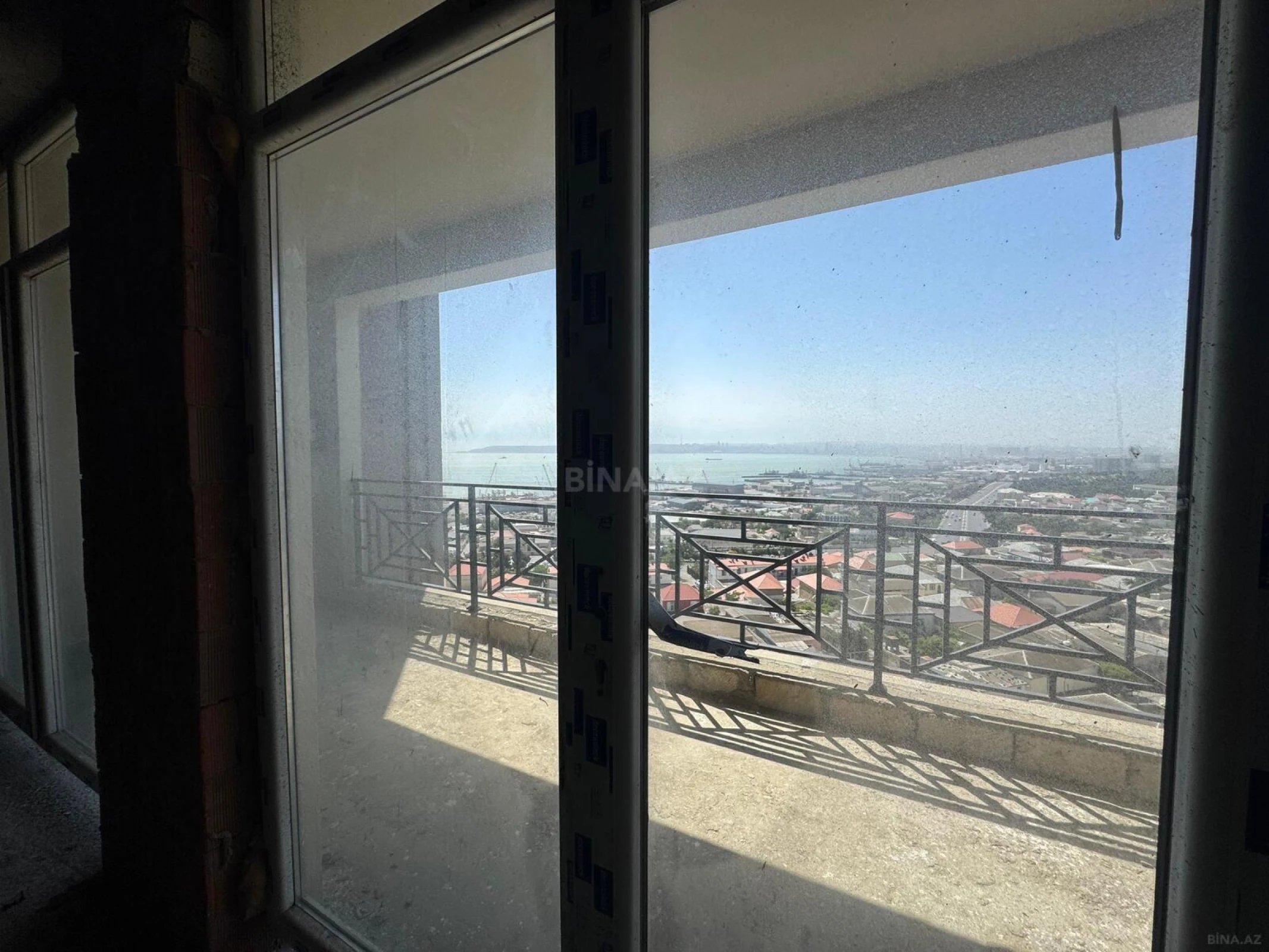Satılır 4 otaqlı mənzil 170 m²