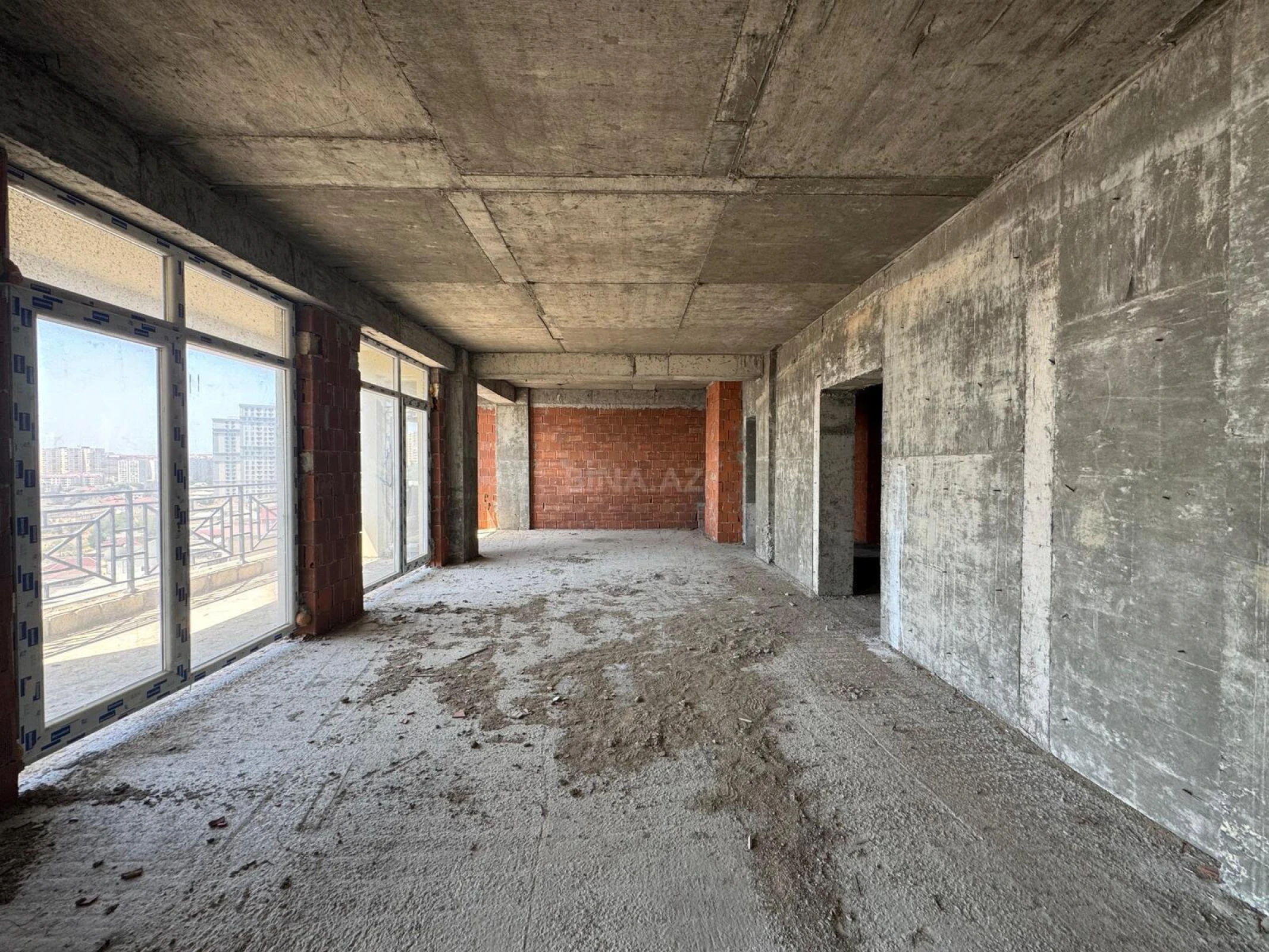 Satılır 4 otaqlı mənzil 170 m²
