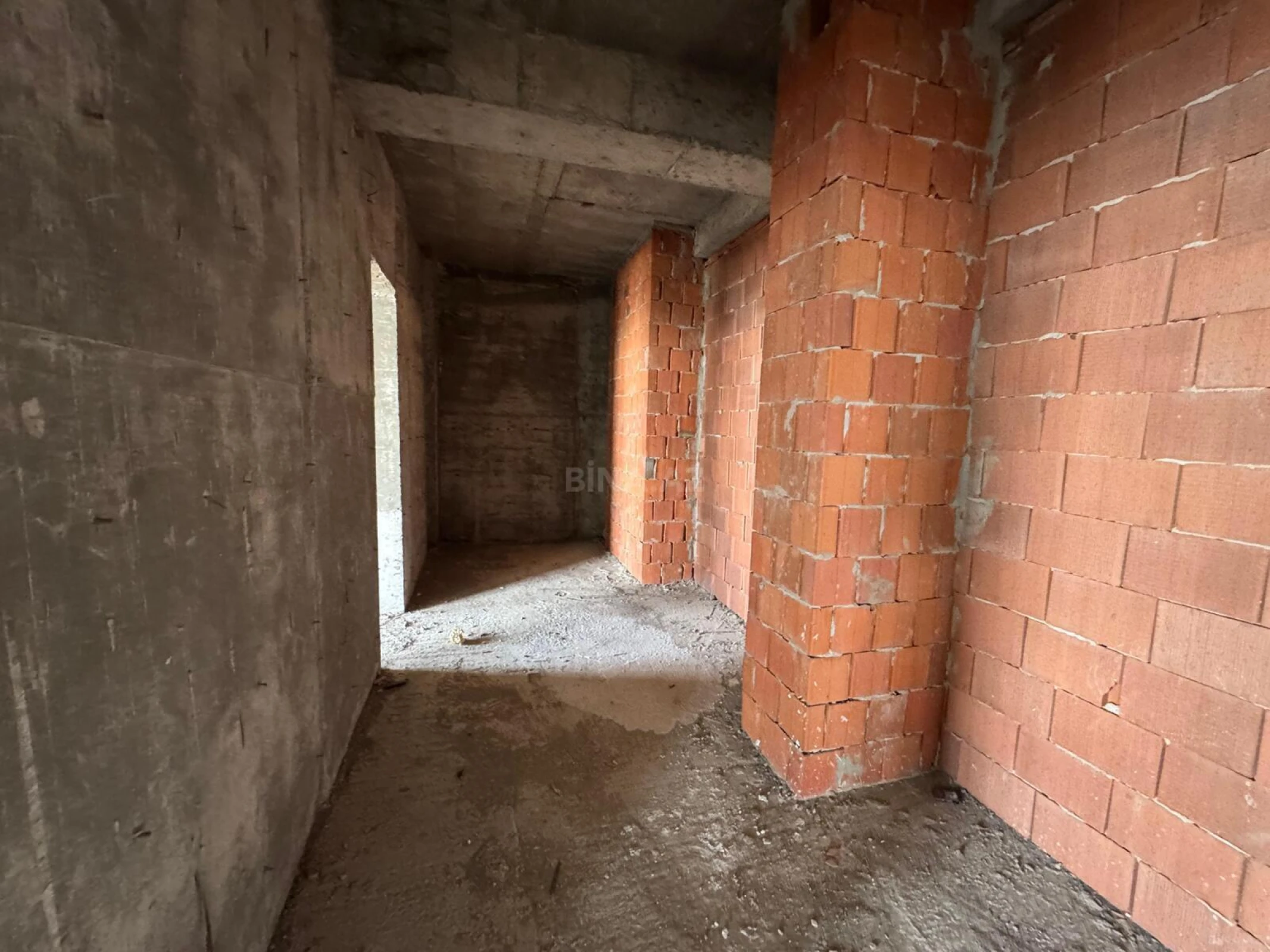 Satılır 4 otaqlı mənzil 170 m²