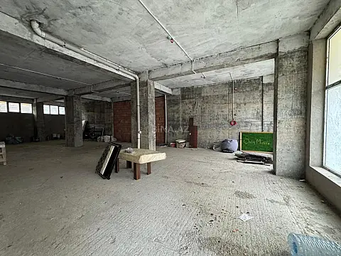 Satılır obyekt 185 m²