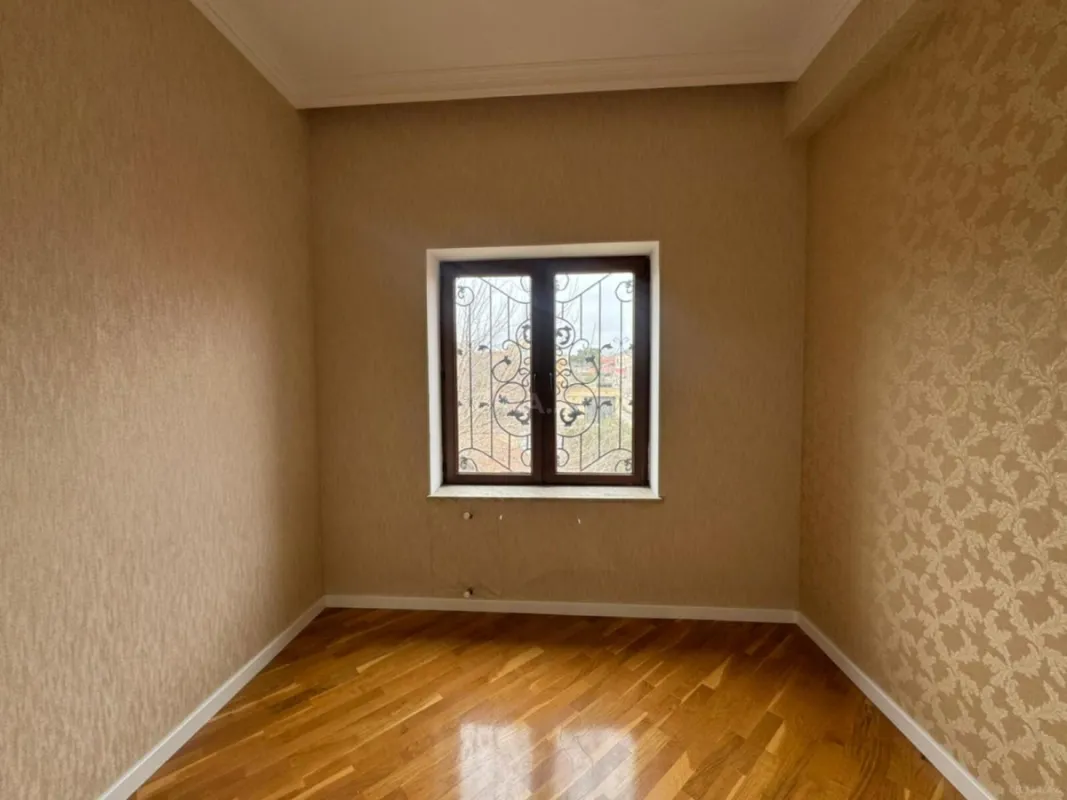 Satılır 10 otaqlı həyət evi 510 m²