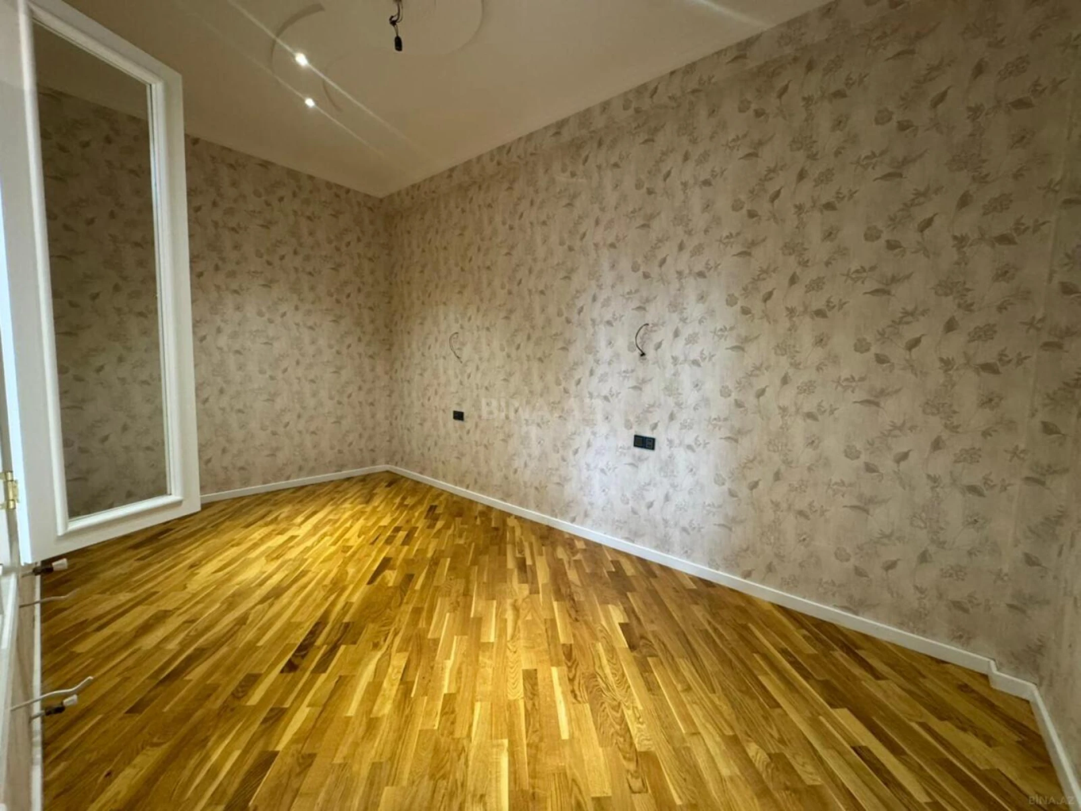 Satılır 10 otaqlı həyət evi 510 m²