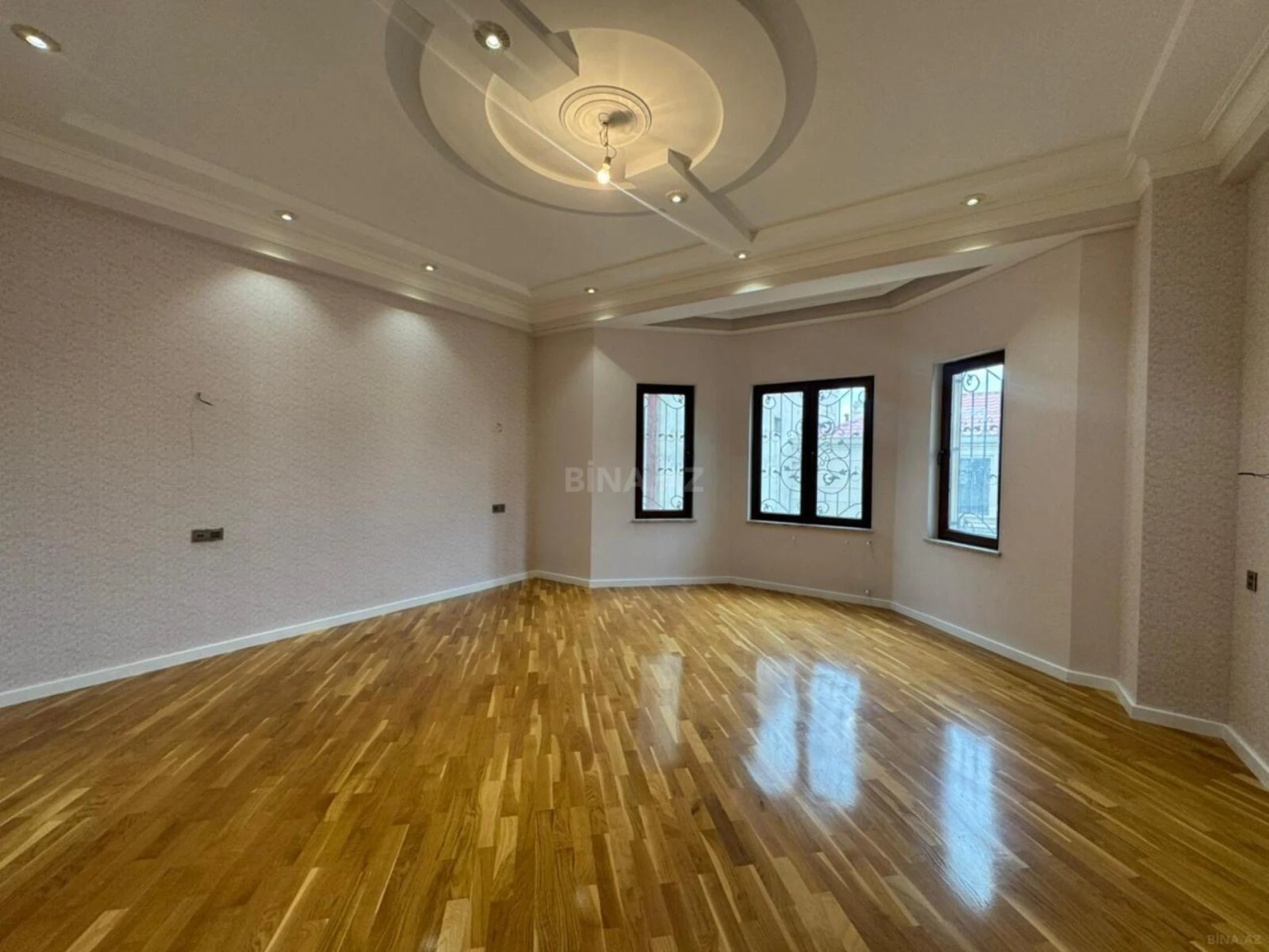 Satılır 10 otaqlı həyət evi 510 m²
