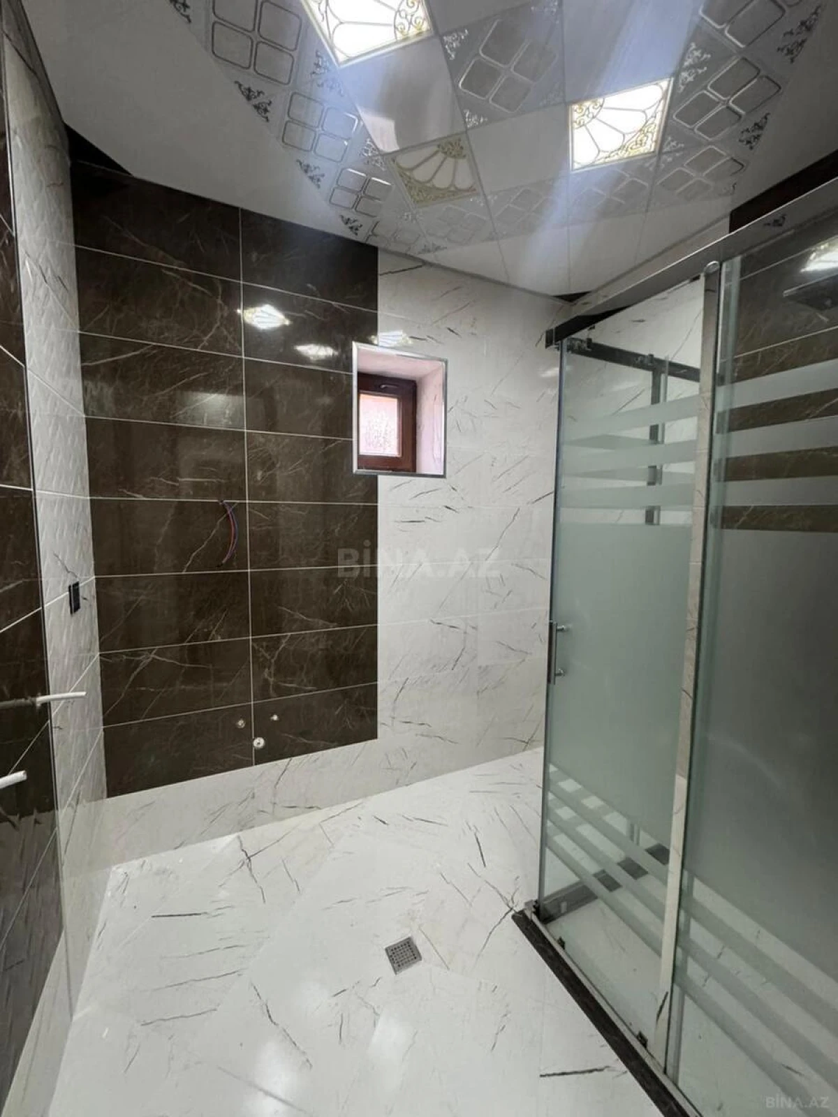 Satılır 10 otaqlı həyət evi 510 m²