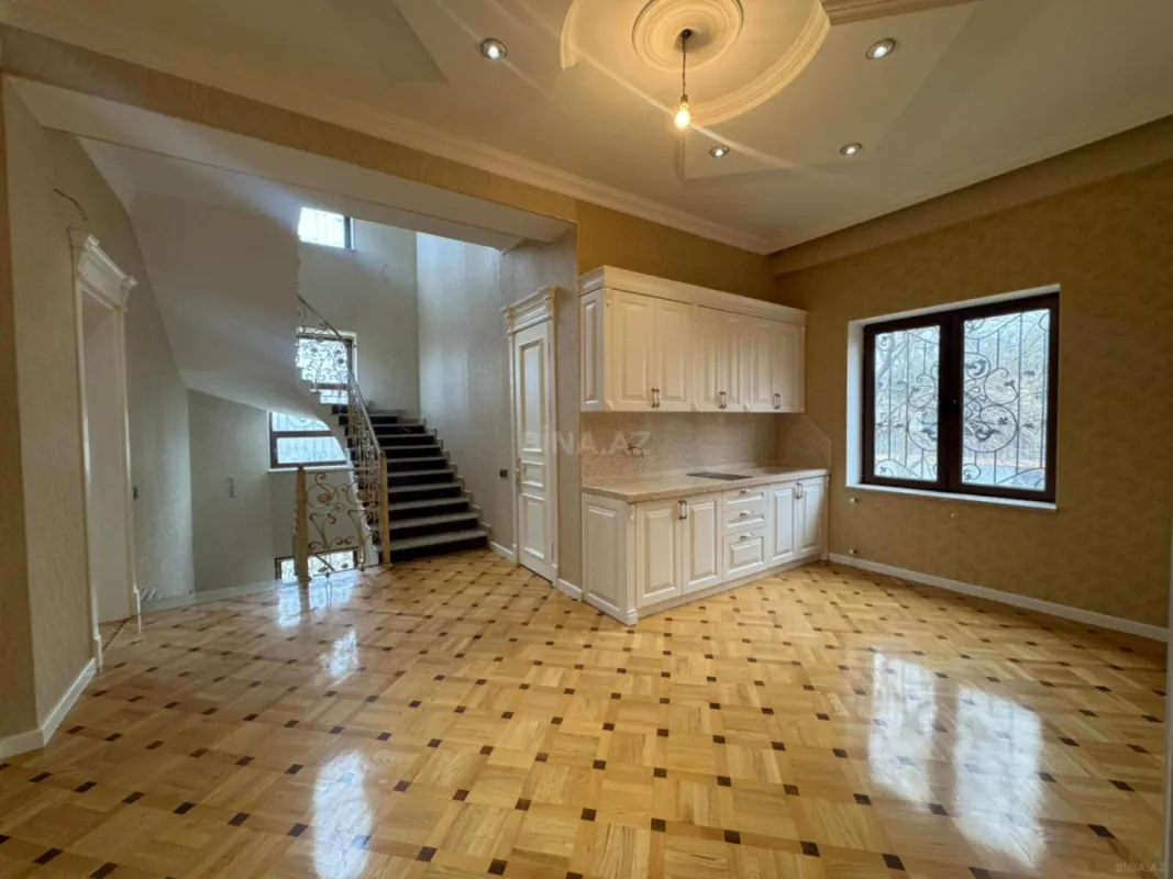 Satılır 10 otaqlı həyət evi 510 m²