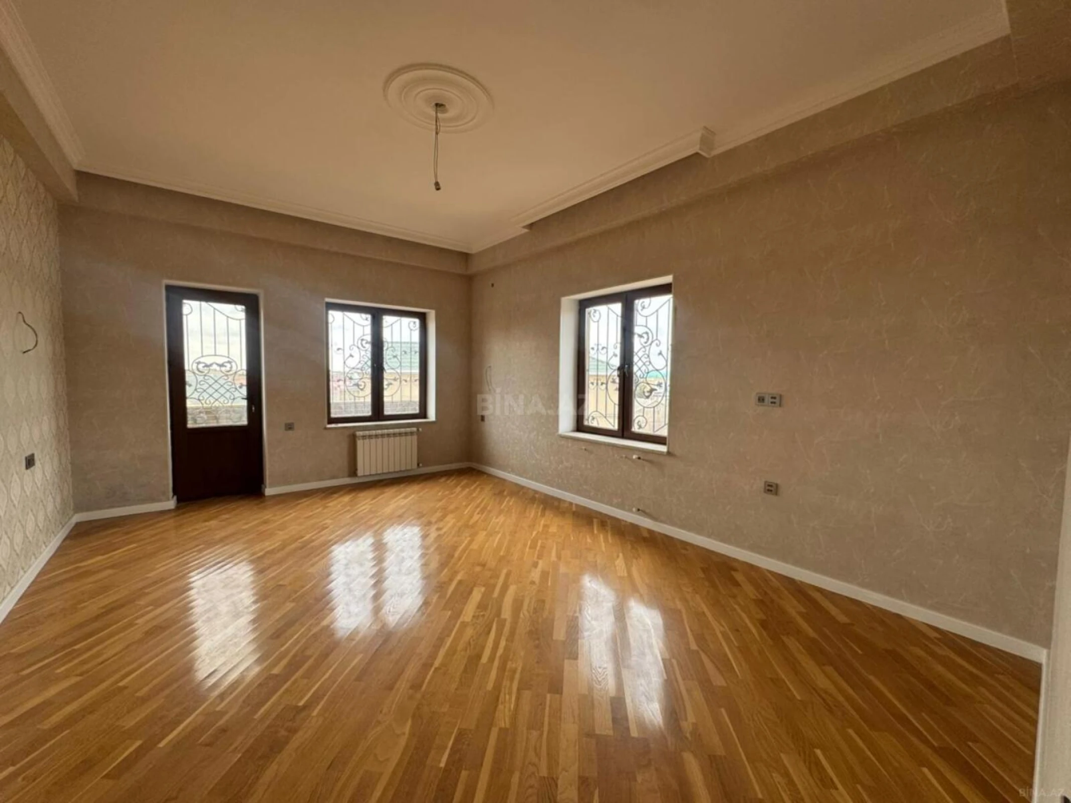 Satılır 10 otaqlı həyət evi 510 m²