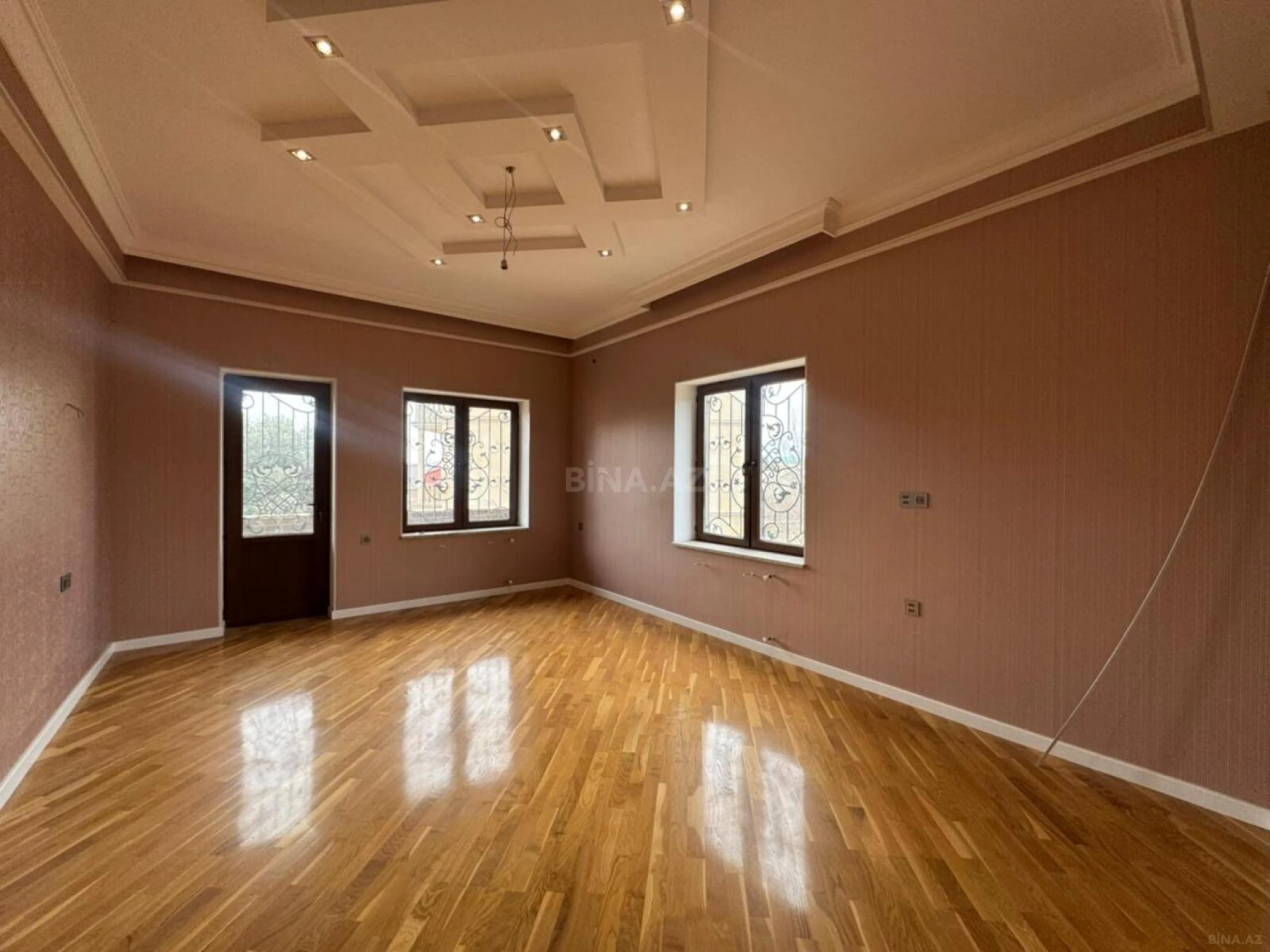 Satılır 10 otaqlı həyət evi 510 m²