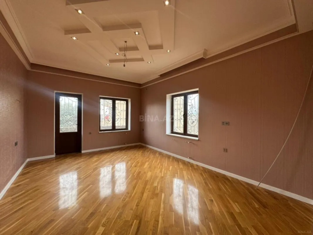 Satılır 10 otaqlı həyət evi 510 m²